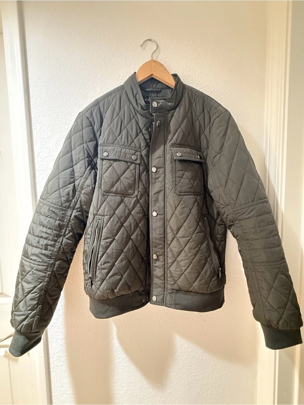 ZARA MAN Men’s Quilted Jacket Charcoal Gray Full Zip Snap Pockets Bomber
